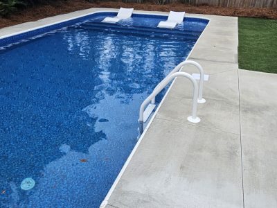 Luxurious Backyard Swimming Pool