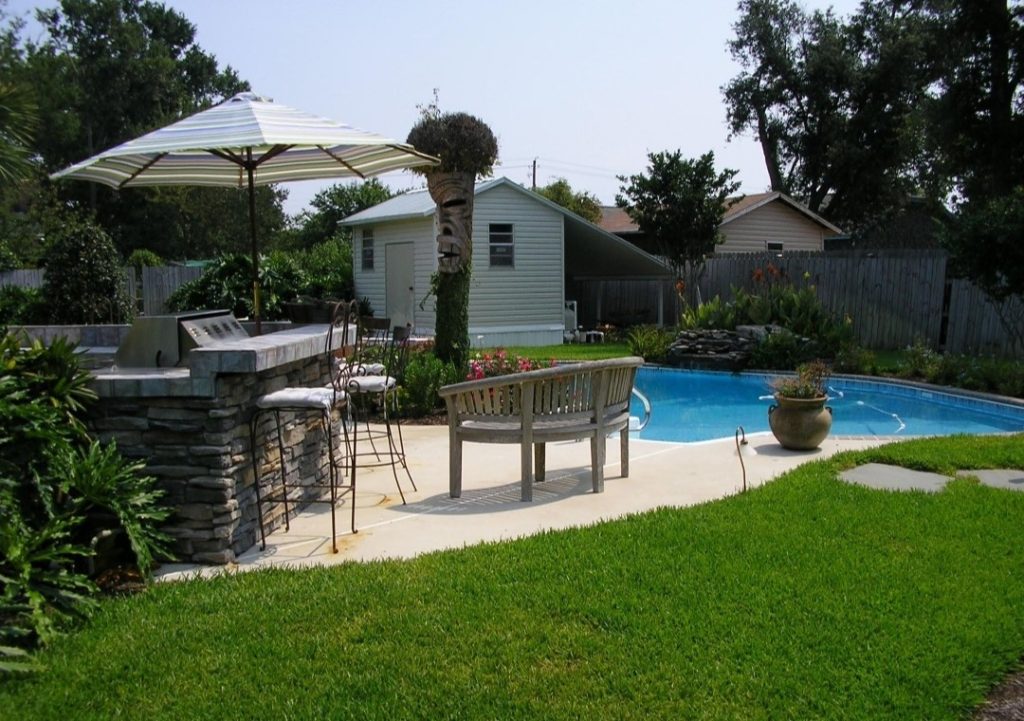 Elegant Backyard Oasis with Pool and Outdoor Kitchen